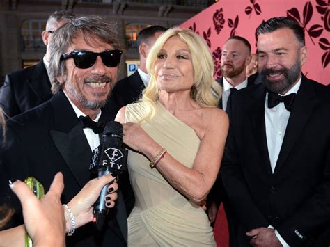 [video] Donatella Versace stasera a Che 